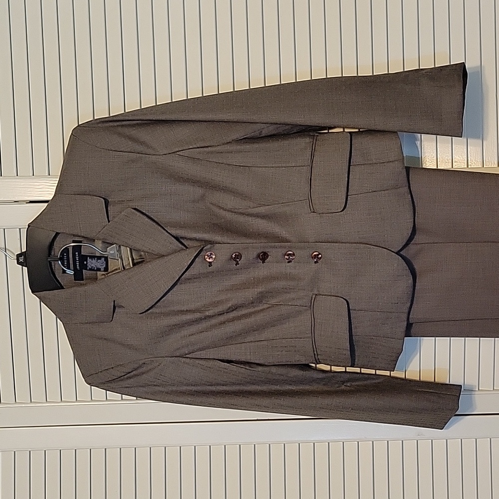 Jones Wear lined short jacket (size 8) with matching trousers (size 6)